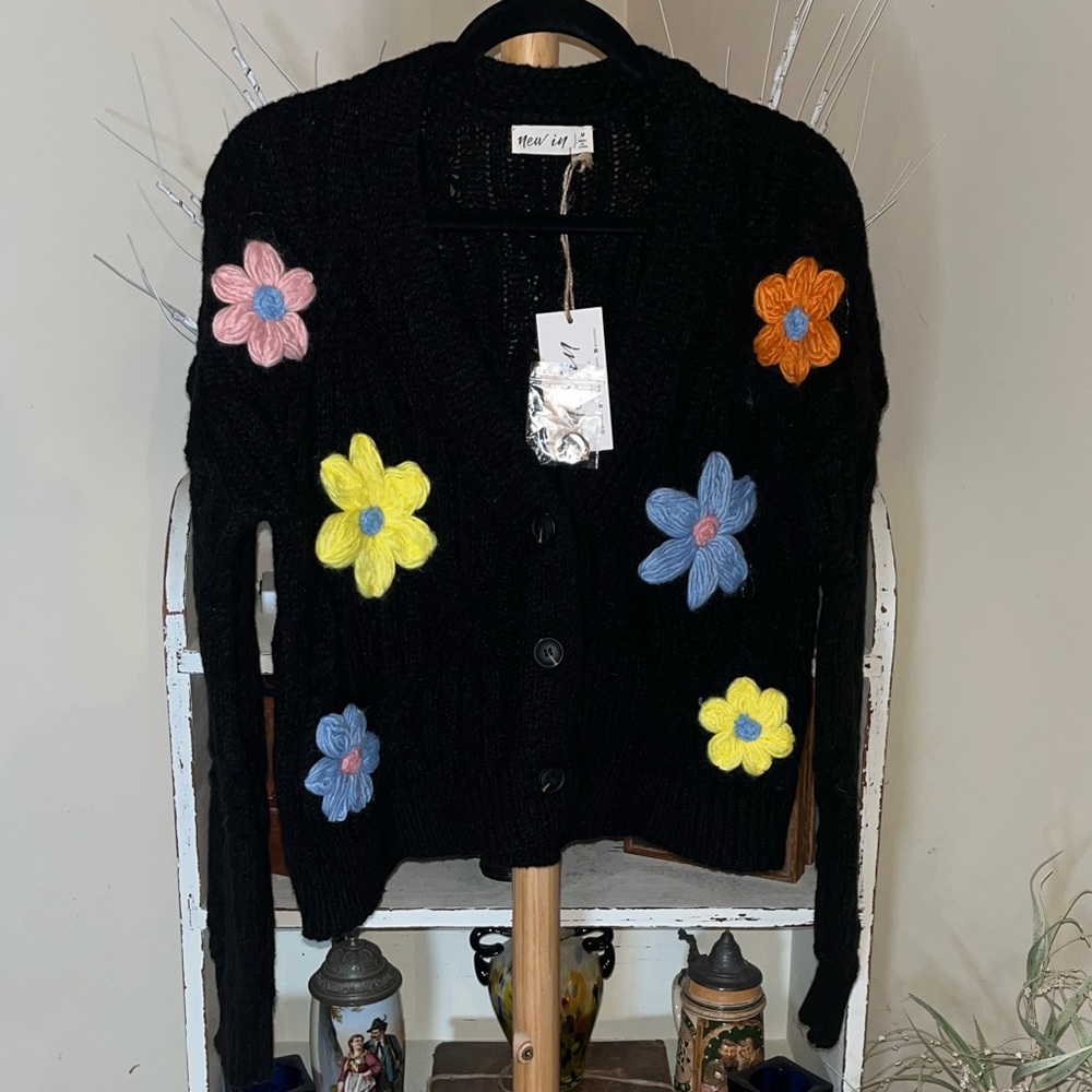 NWT NEW IN M Beautiful Colorful Flowers on a Black Cable Knit Cardigan. - Picture 1 of 5